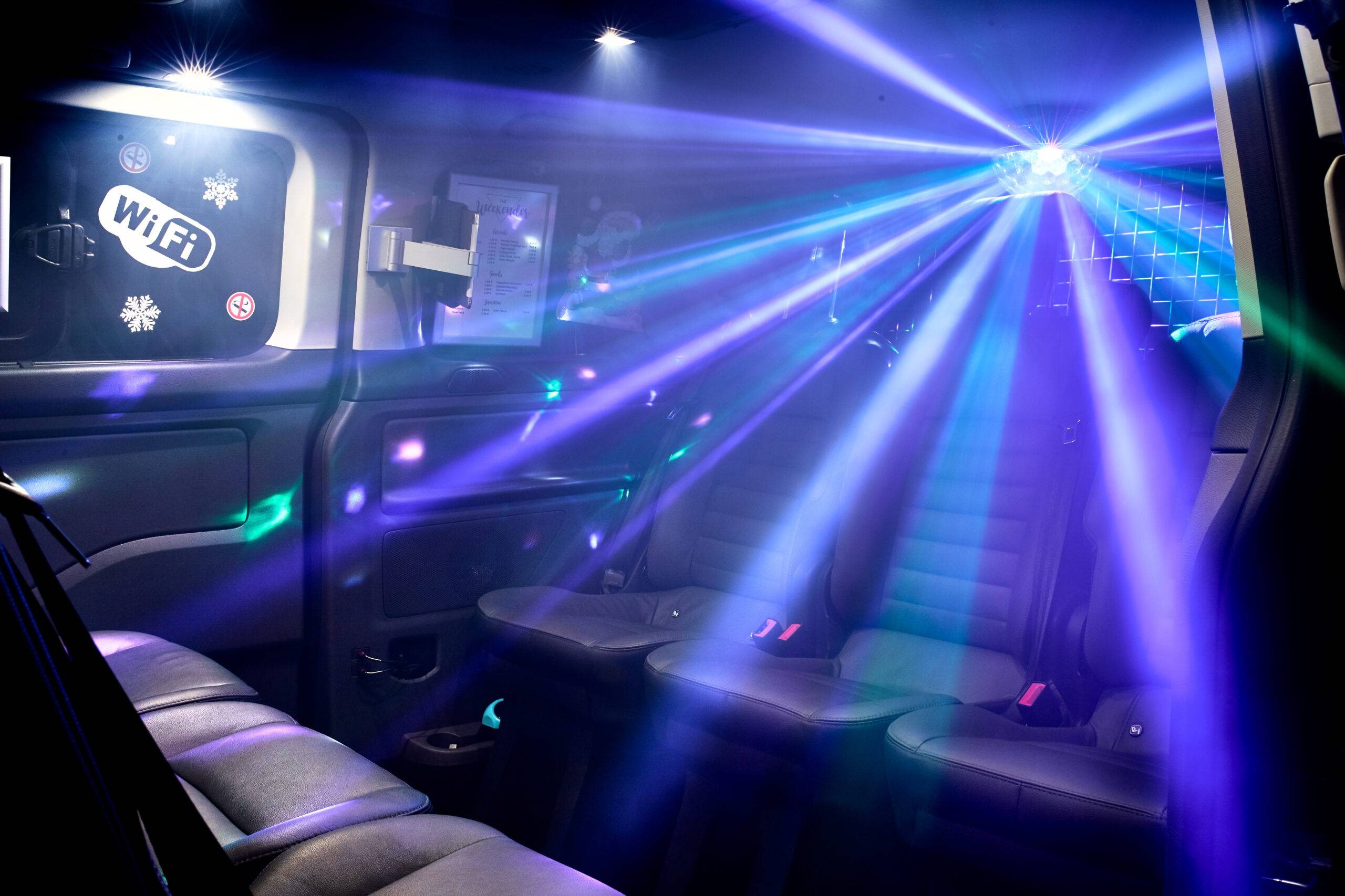 The Weekender Partybus Discobeleuchtung mit Nebel